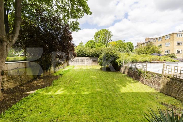 one bedroom property in gated conversion with communal garden Camden Road , Islington